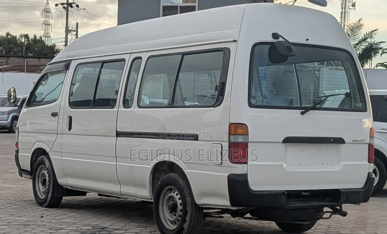 Toyota HiAce 2000 White