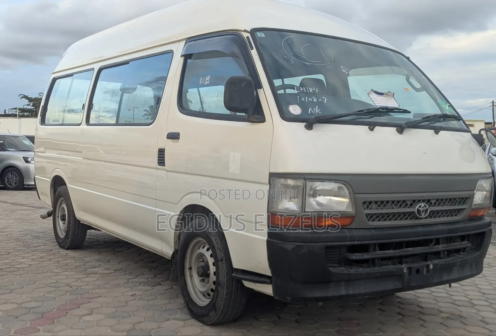Toyota HiAce 2000 White