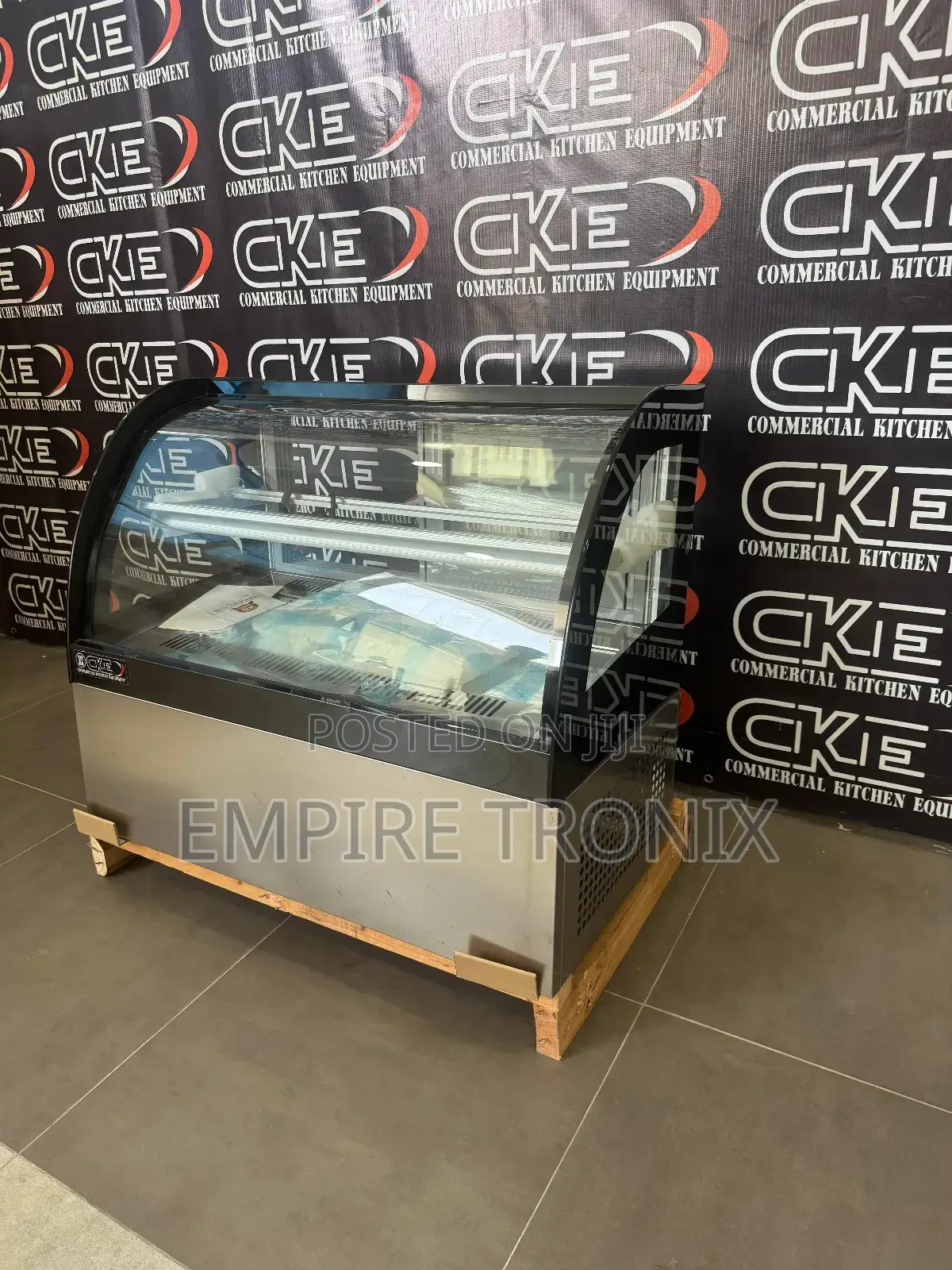 Wg-Ts-2 900mm Counter Cake Showcase 400w