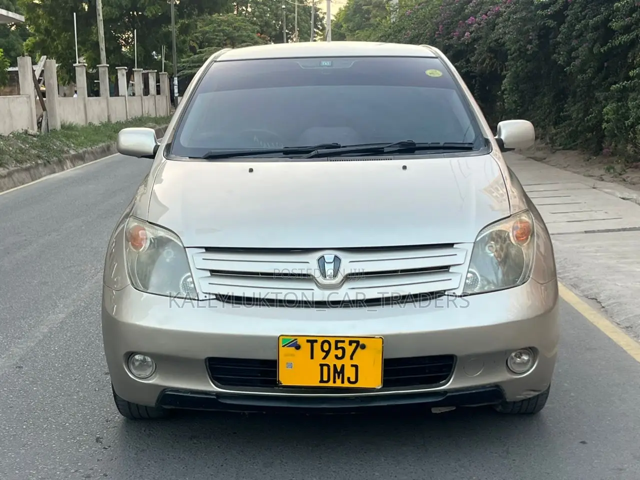 Toyota IST 2005 Gold