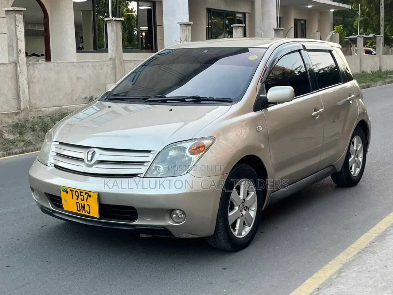 Toyota IST 2005 Gold