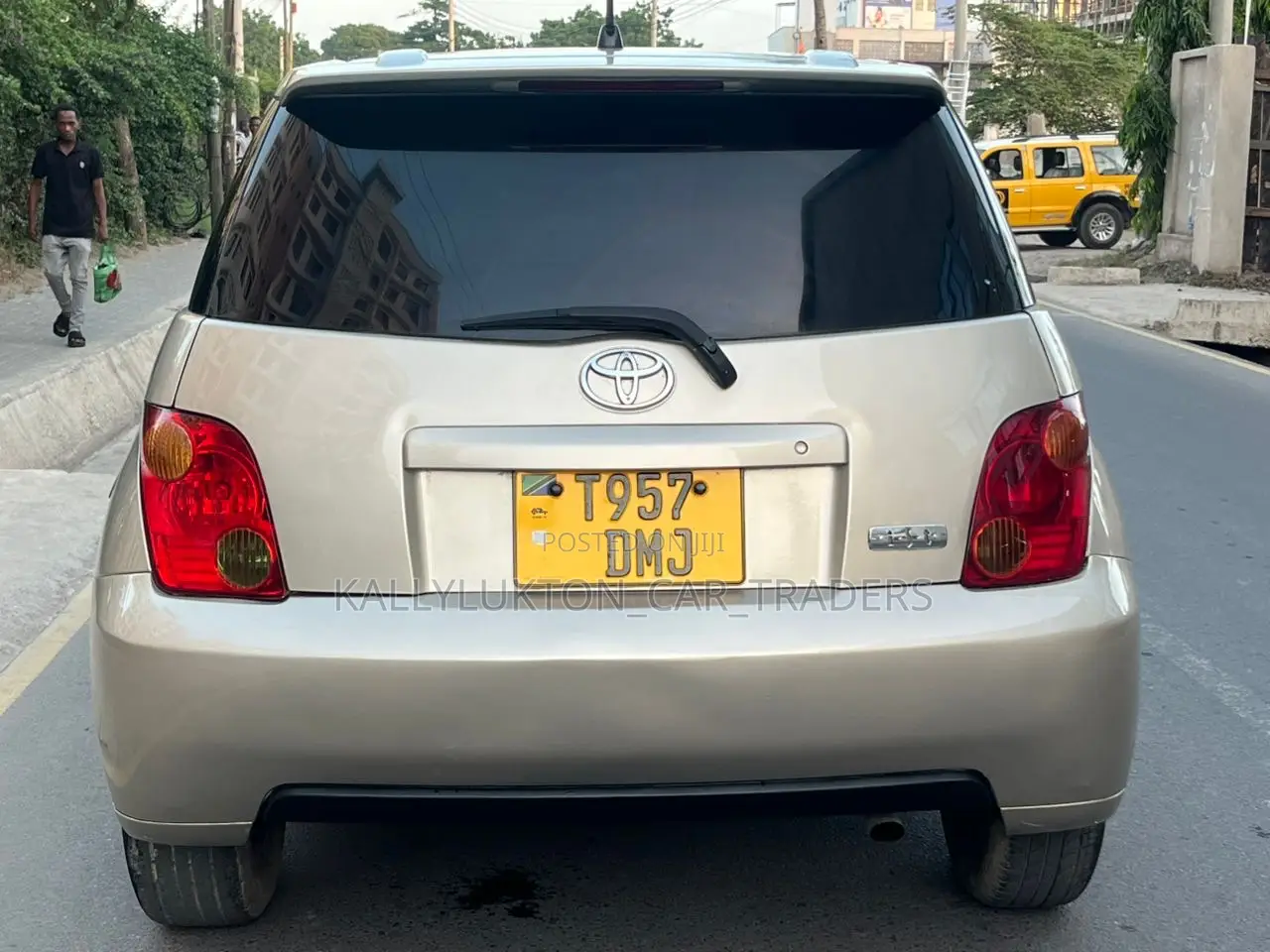 Toyota IST 2005 Gold