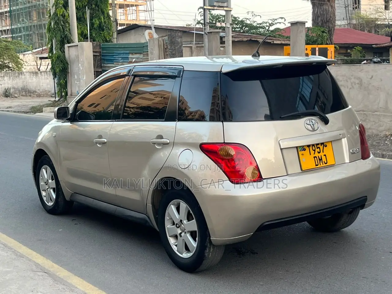 Toyota IST 2005 Gold