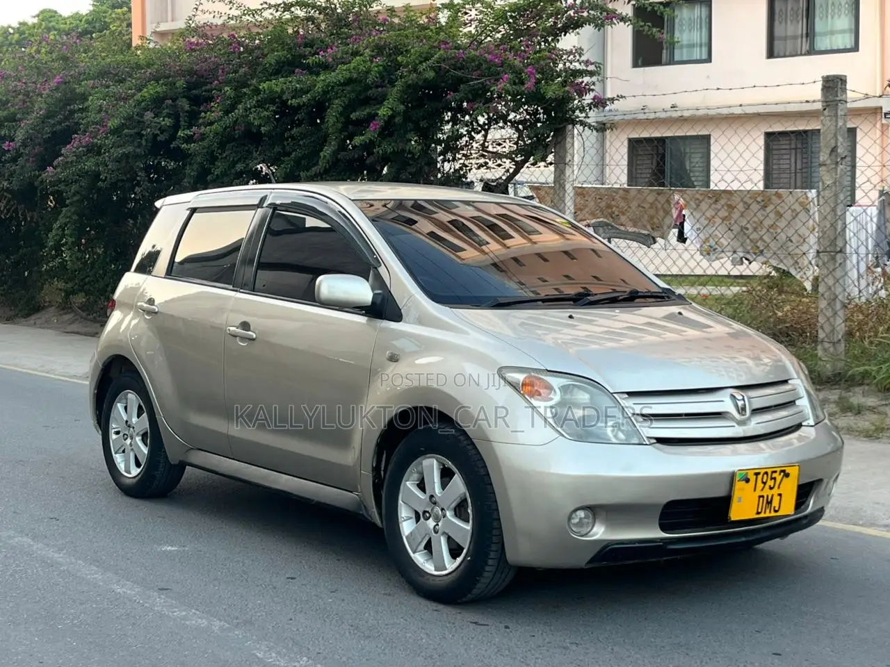 Toyota IST 2005 Gold