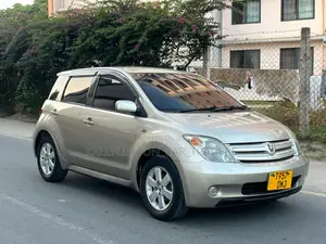 Toyota IST 2005 Gold