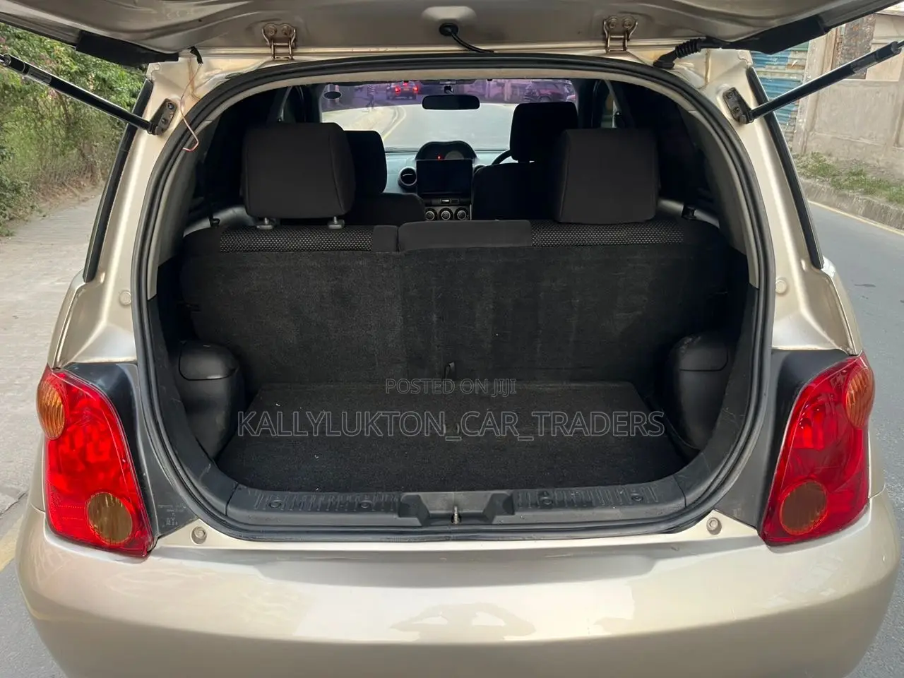 Toyota IST 2005 Gold