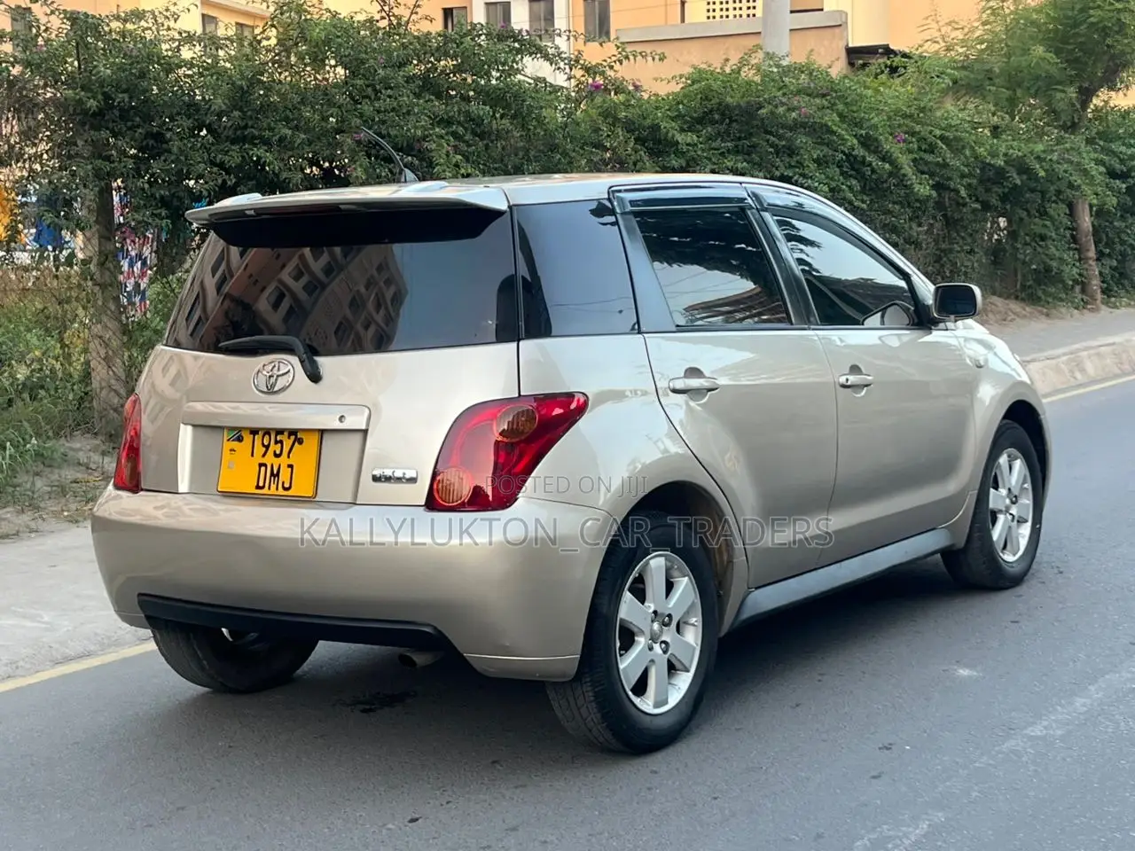 Toyota IST 2005 Gold