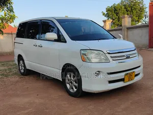 Toyota Noah 2006 White