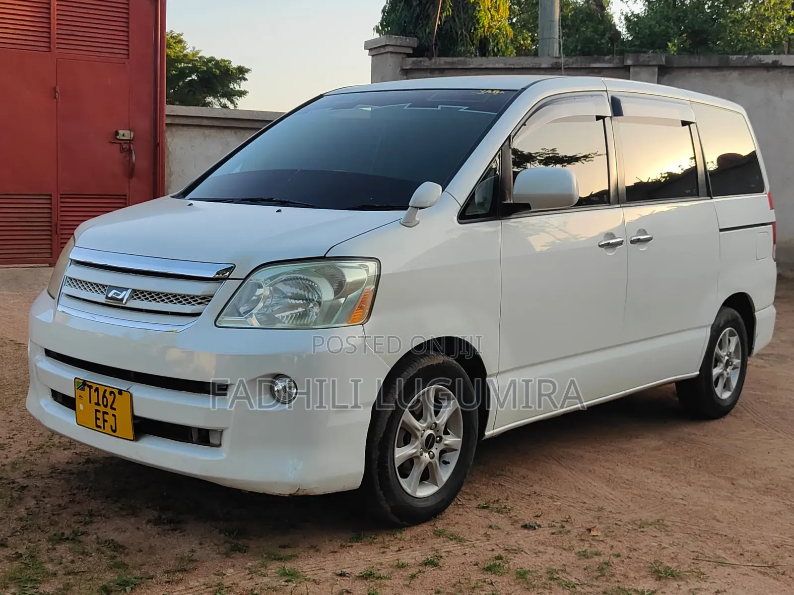Toyota Noah 2006 White