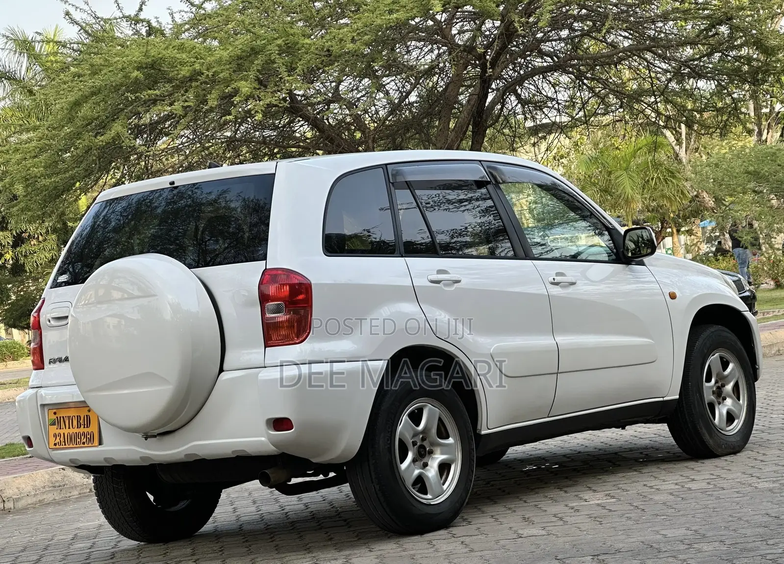 Toyota RAV4 2001 White
