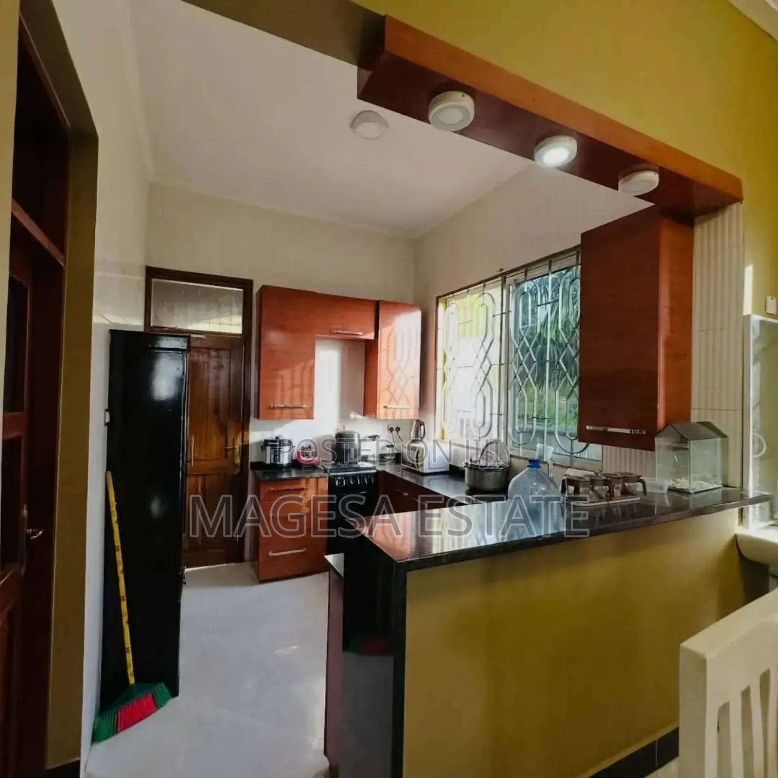 6bdrm House in Kinyerezi Kifuru for sale