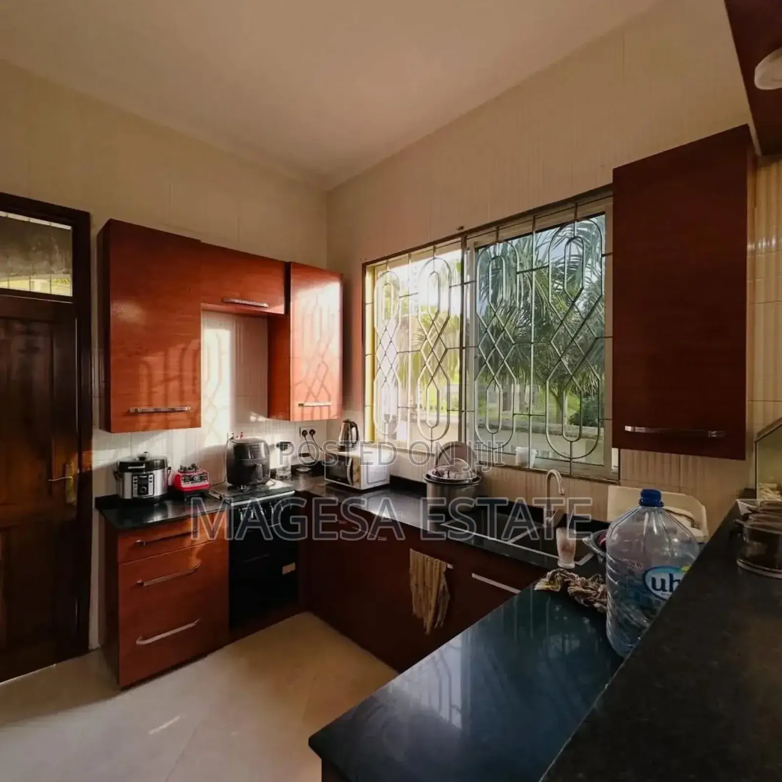 6bdrm House in Kinyerezi Kifuru for sale