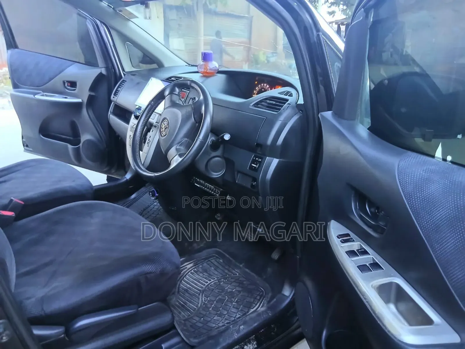 Toyota Ractis 1.5 AWD 2010 Black