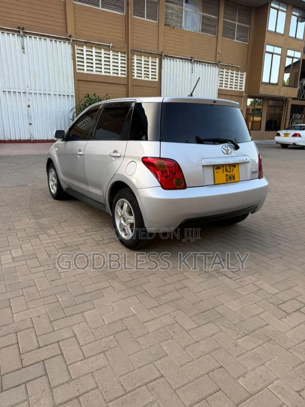 Toyota IST 2004 Silver