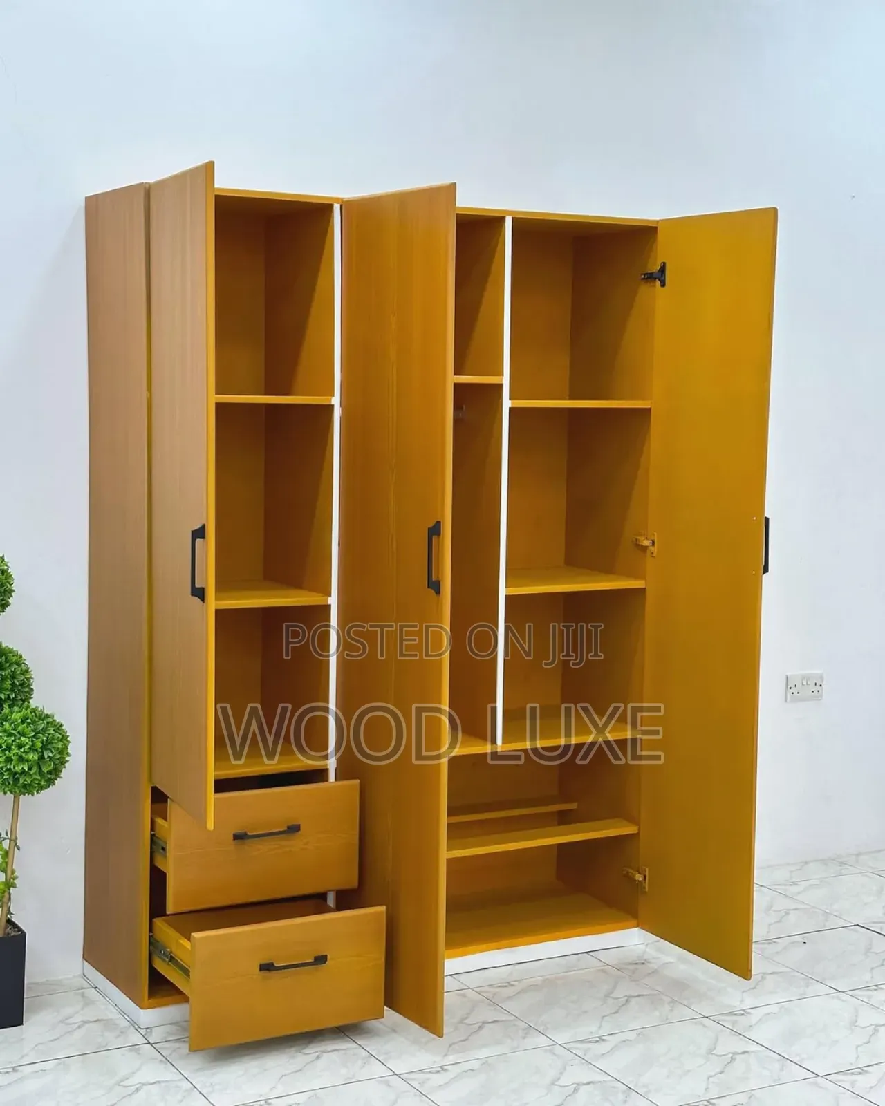 Wardrobe Woodluxe