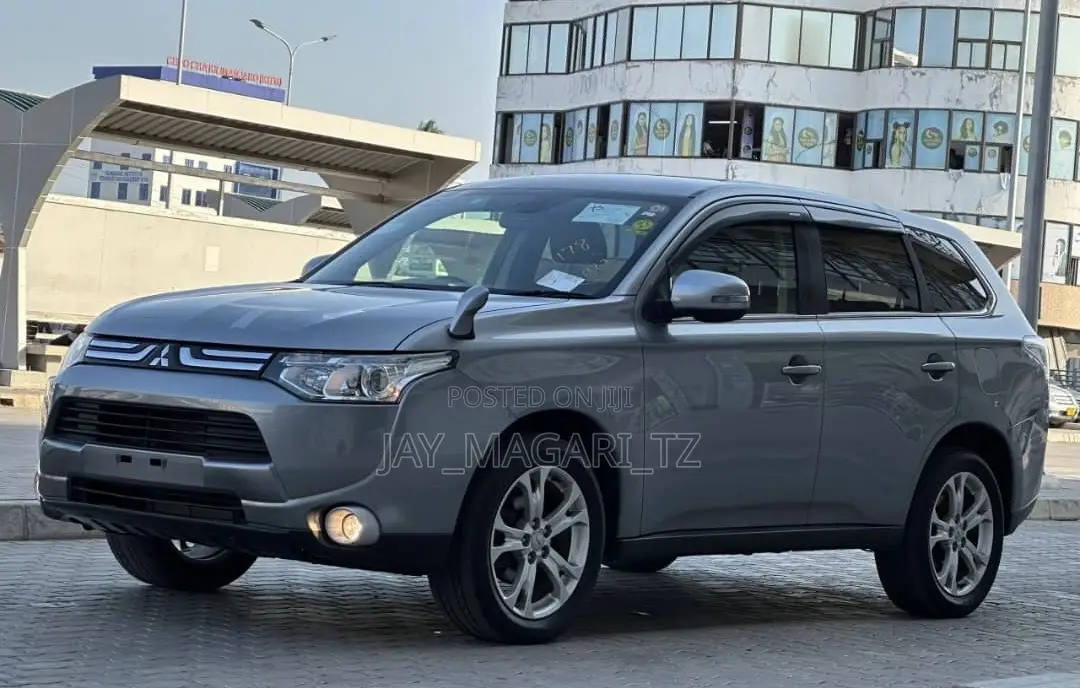 Mitsubishi Outlander 2012 Silver