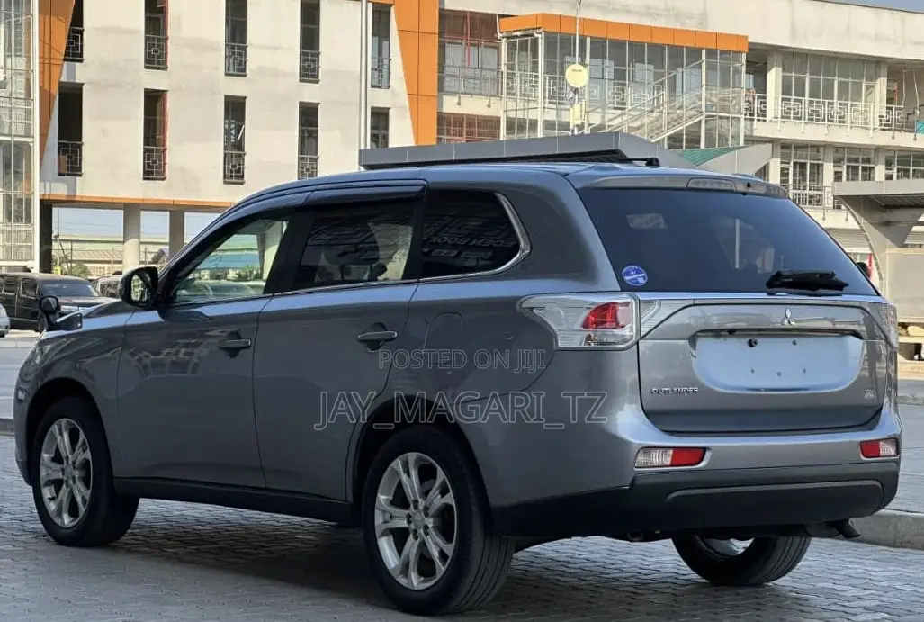 Mitsubishi Outlander 2012 Silver