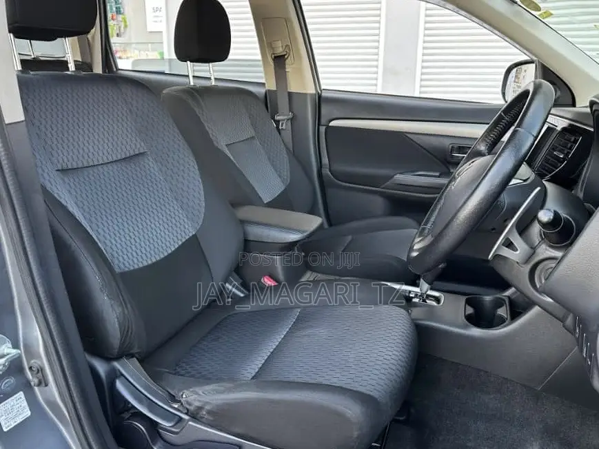Mitsubishi Outlander 2012 Silver