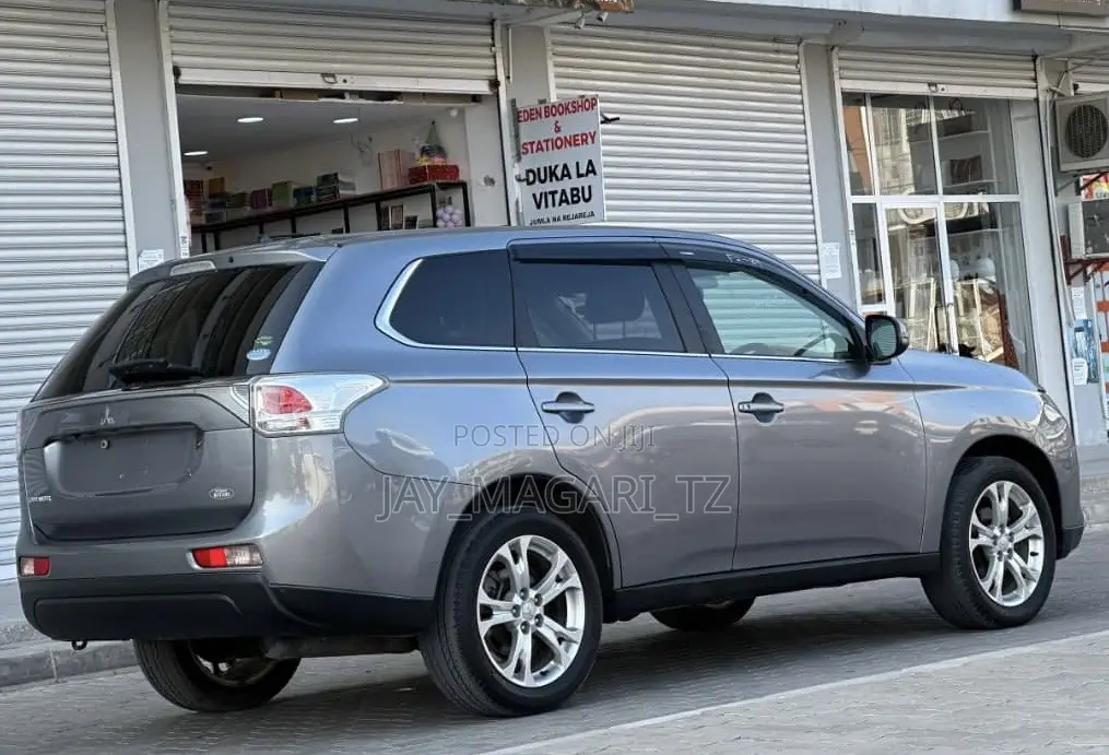 Mitsubishi Outlander 2012 Silver