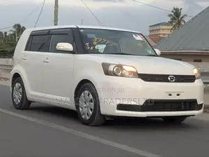 Toyota Corolla Rumion Hatchback 1.8 AWD 2010 White