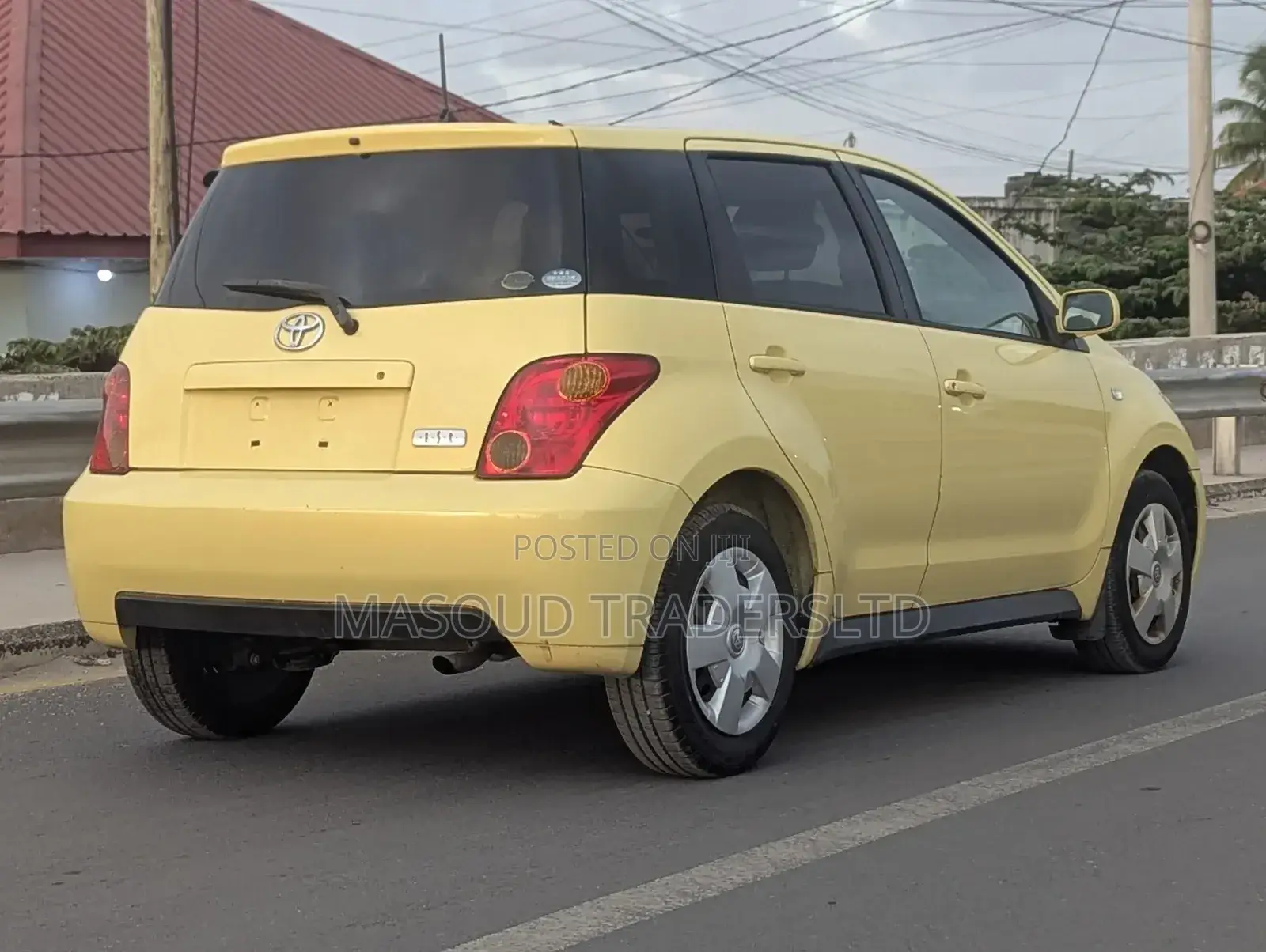 Toyota IST 2003 Yellow
