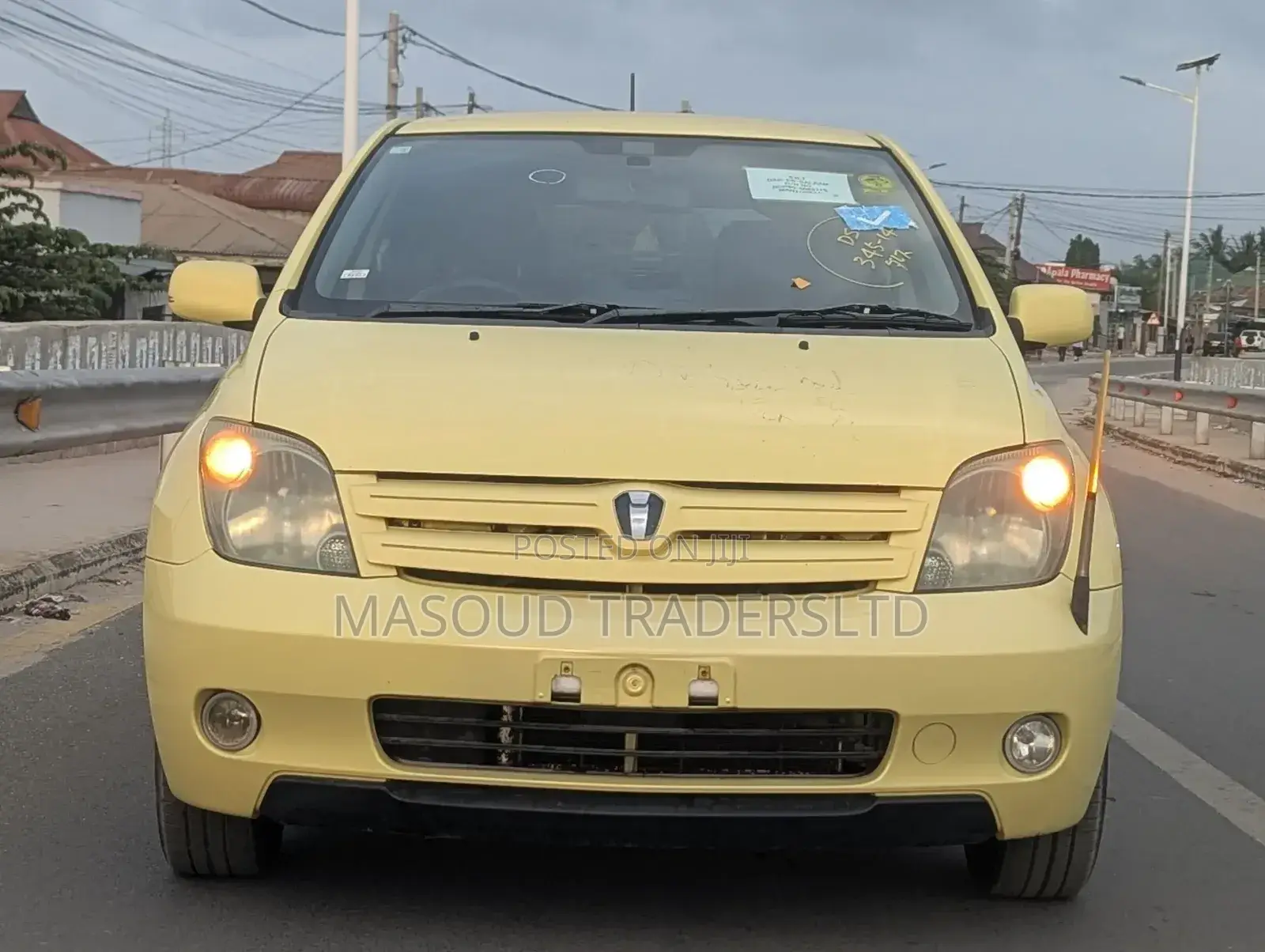 Toyota IST 2003 Yellow