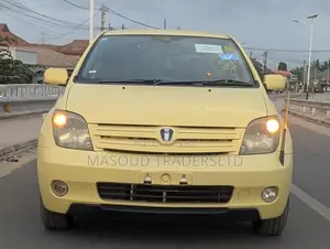 Toyota IST 2003 Yellow