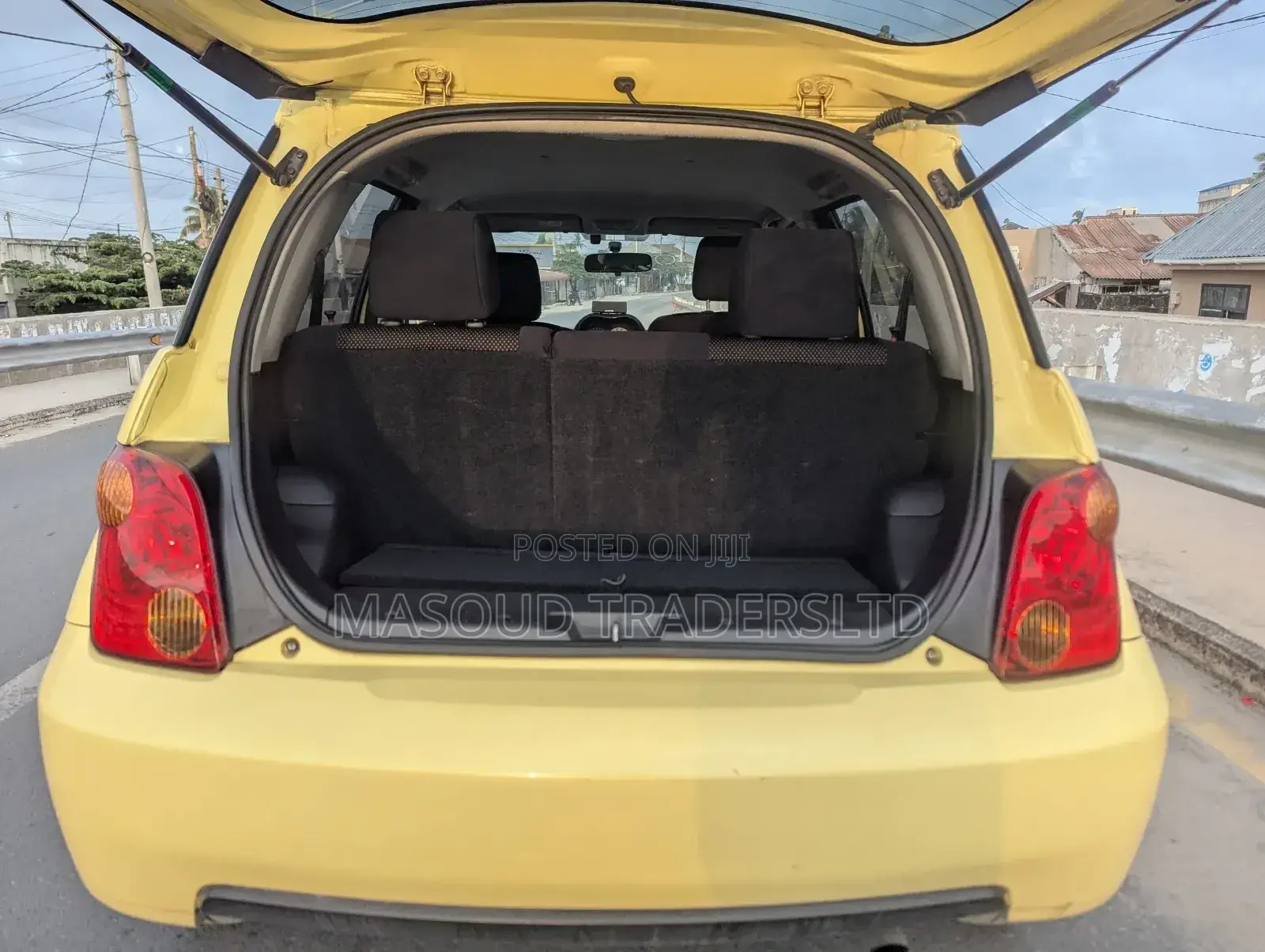 Toyota IST 2003 Yellow