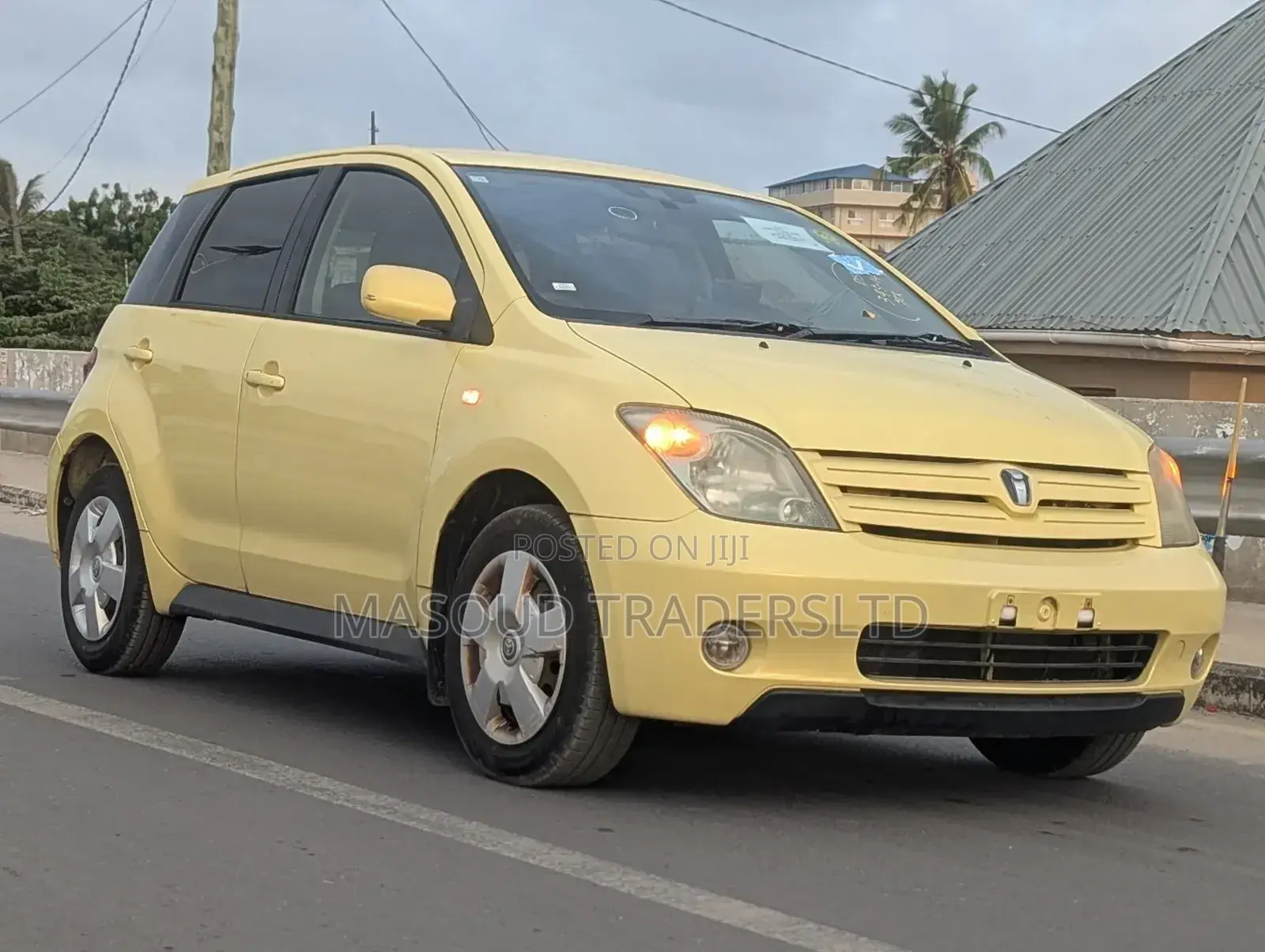 Toyota IST 2003 Yellow