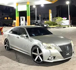 Toyota Crown 2014 Gold