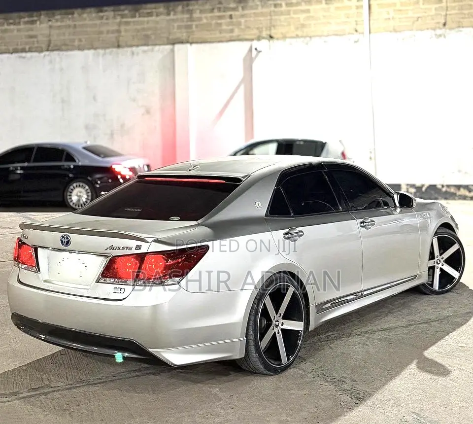 Toyota Crown 2014 Gold