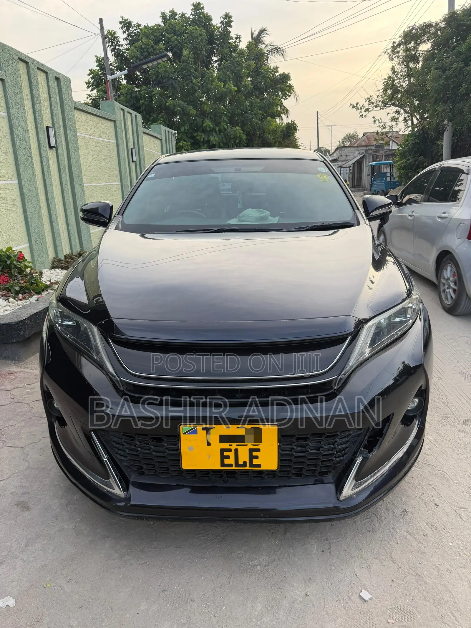 Toyota Harrier 2.0 2015 Black