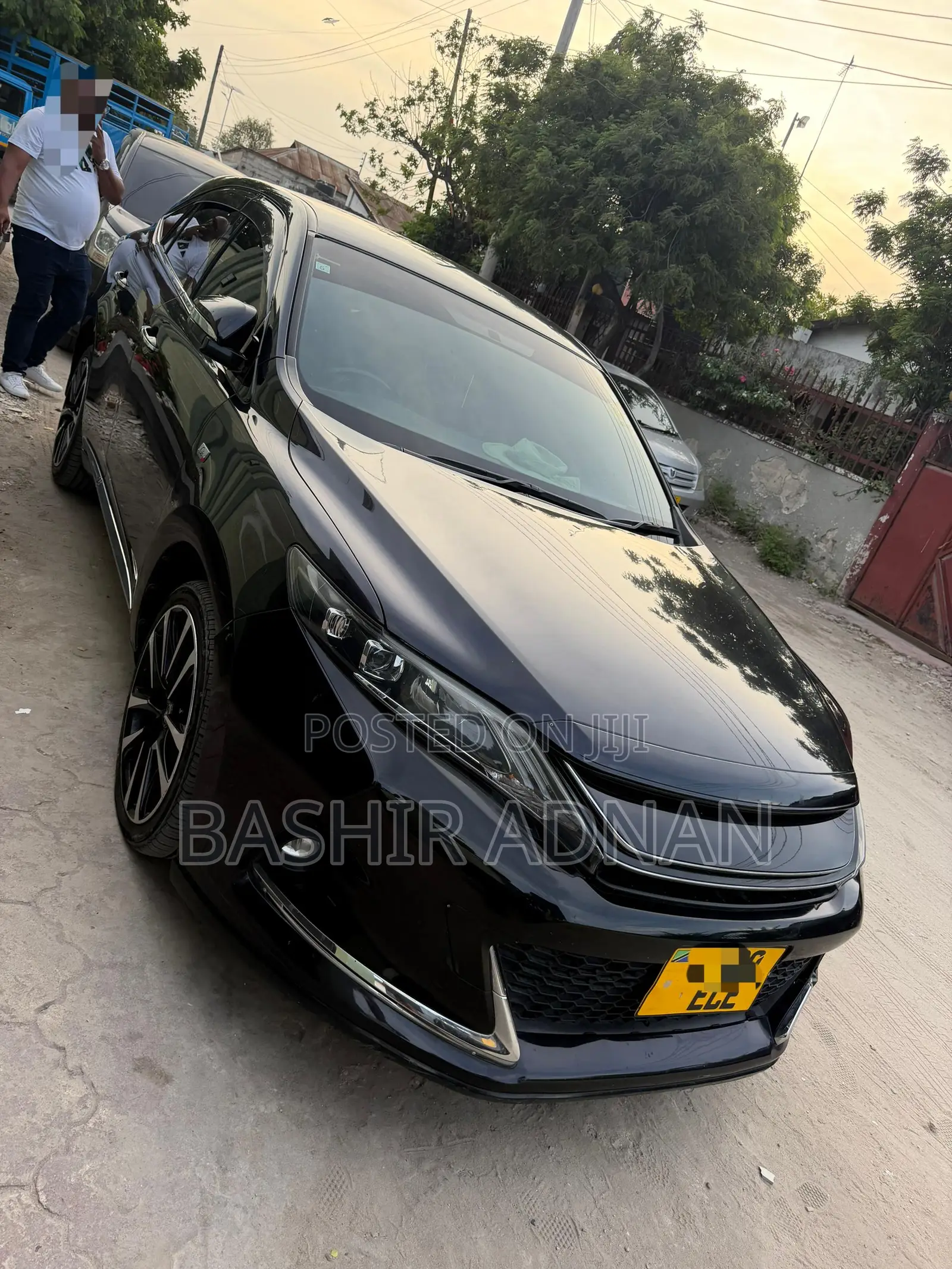 Toyota Harrier 2.0 2015 Black