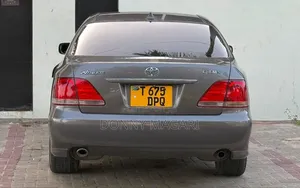 Toyota Crown 2004 Gray