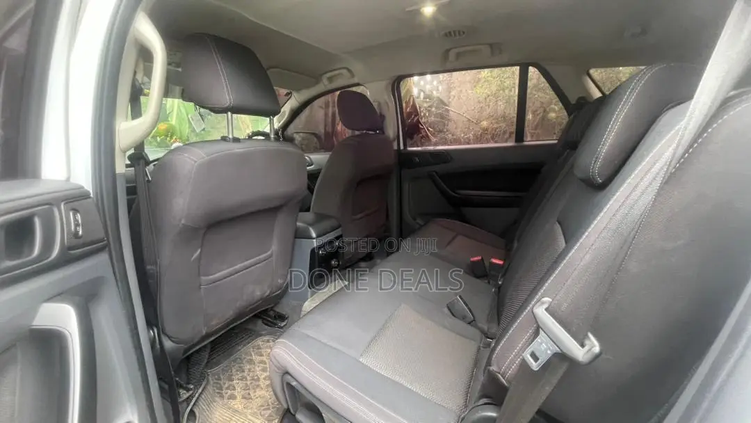Ford Everest 2019 White