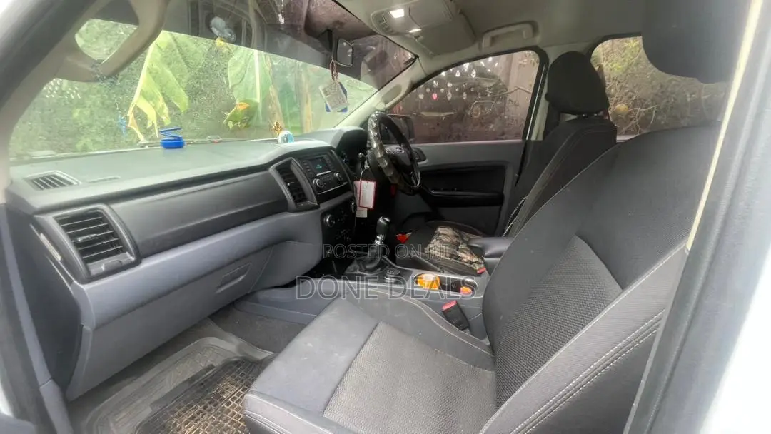 Ford Everest 2019 White