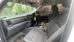 Ford Everest 2019 White