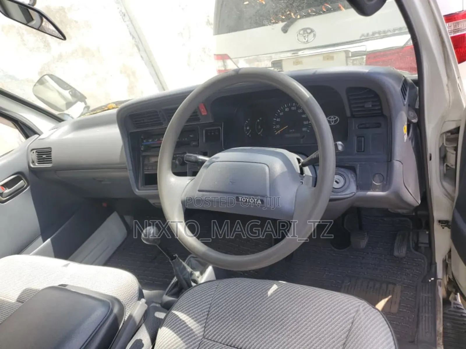 Toyota HiAce 2002 White