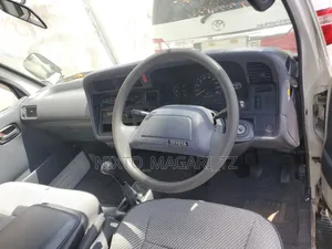 Toyota HiAce 2002 White