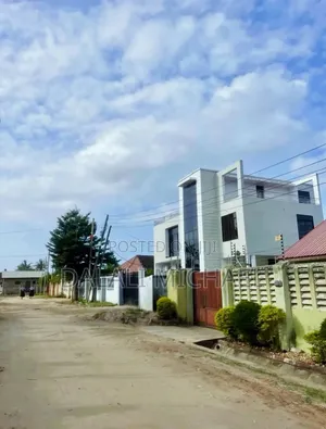 6bdrm House in Mbezibeach for sale