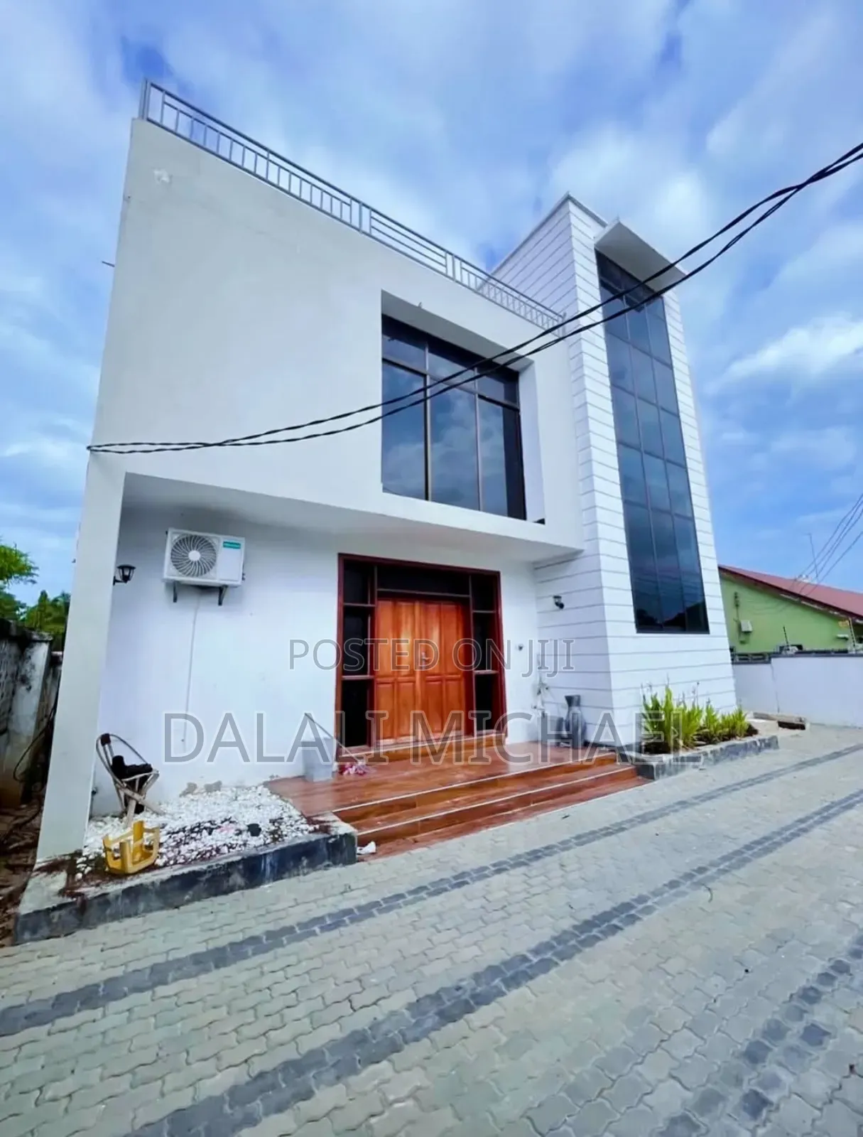 6bdrm House in Mbezibeach for sale