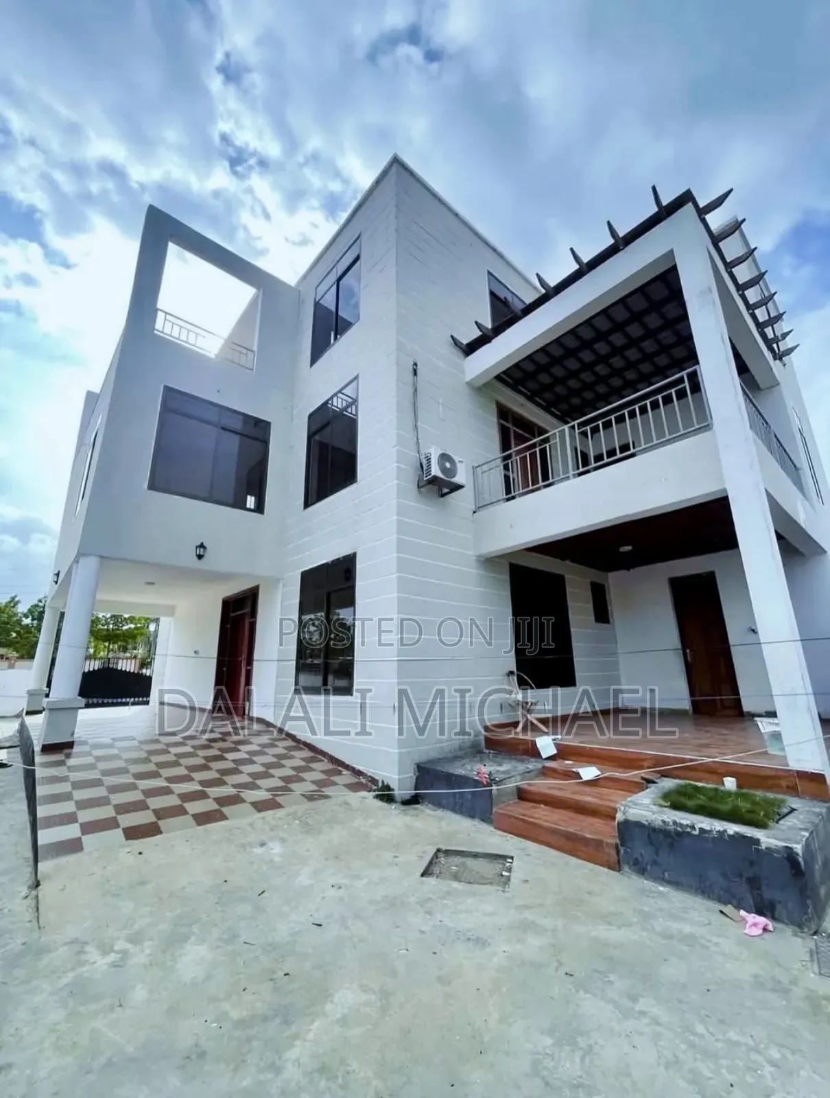 6bdrm House in Mbezibeach for sale