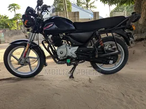 Bajaj Boxer 125 2025