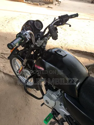 Bajaj Boxer 125 2025