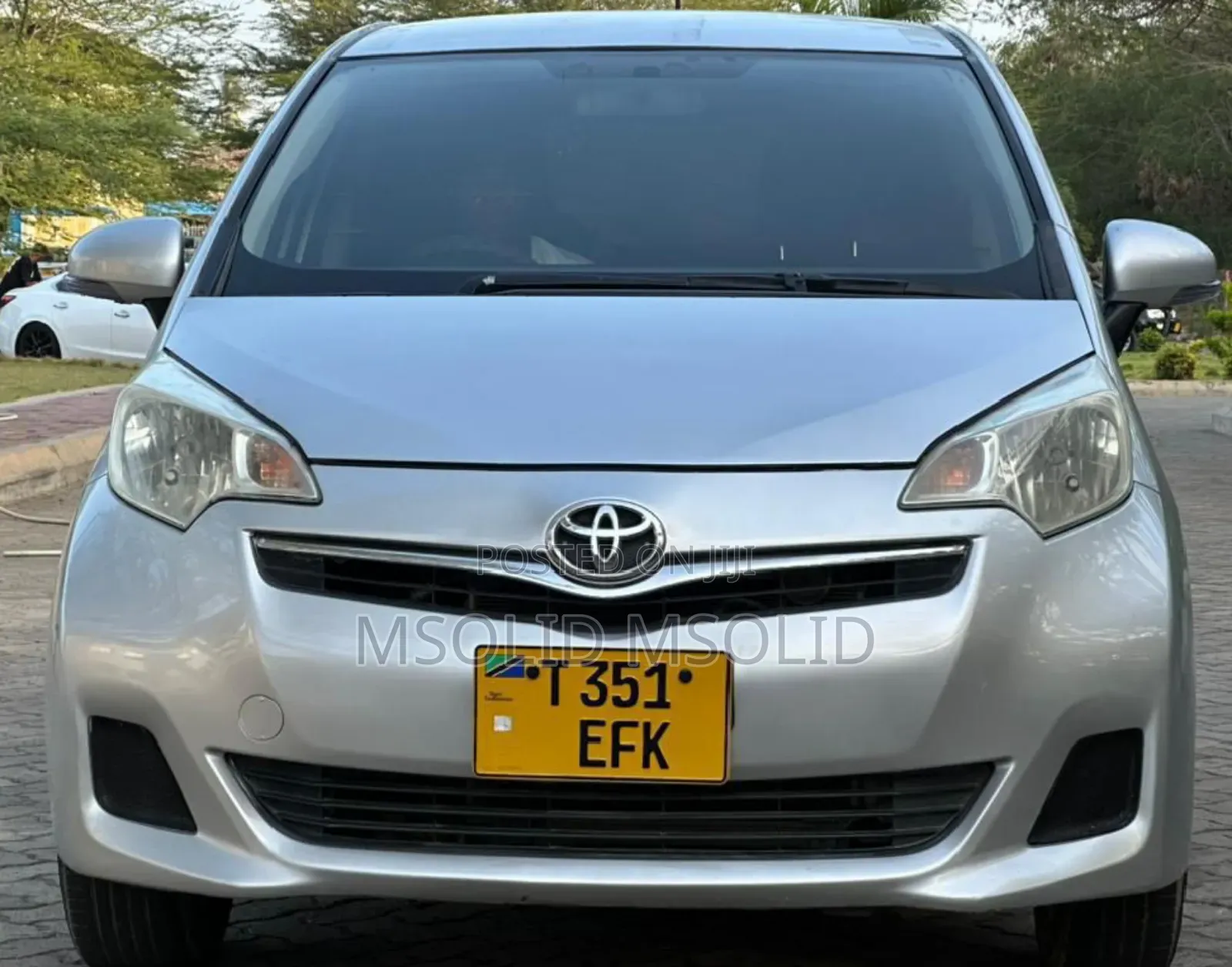Toyota Ractis 2011 Silver