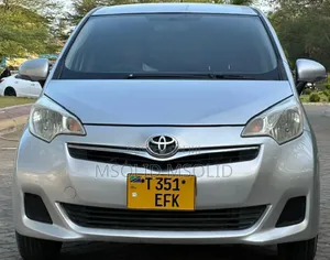 Toyota Ractis 2011 Silver