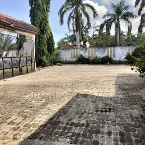 7bdrm House in Mbezibeach Kwa for sale
