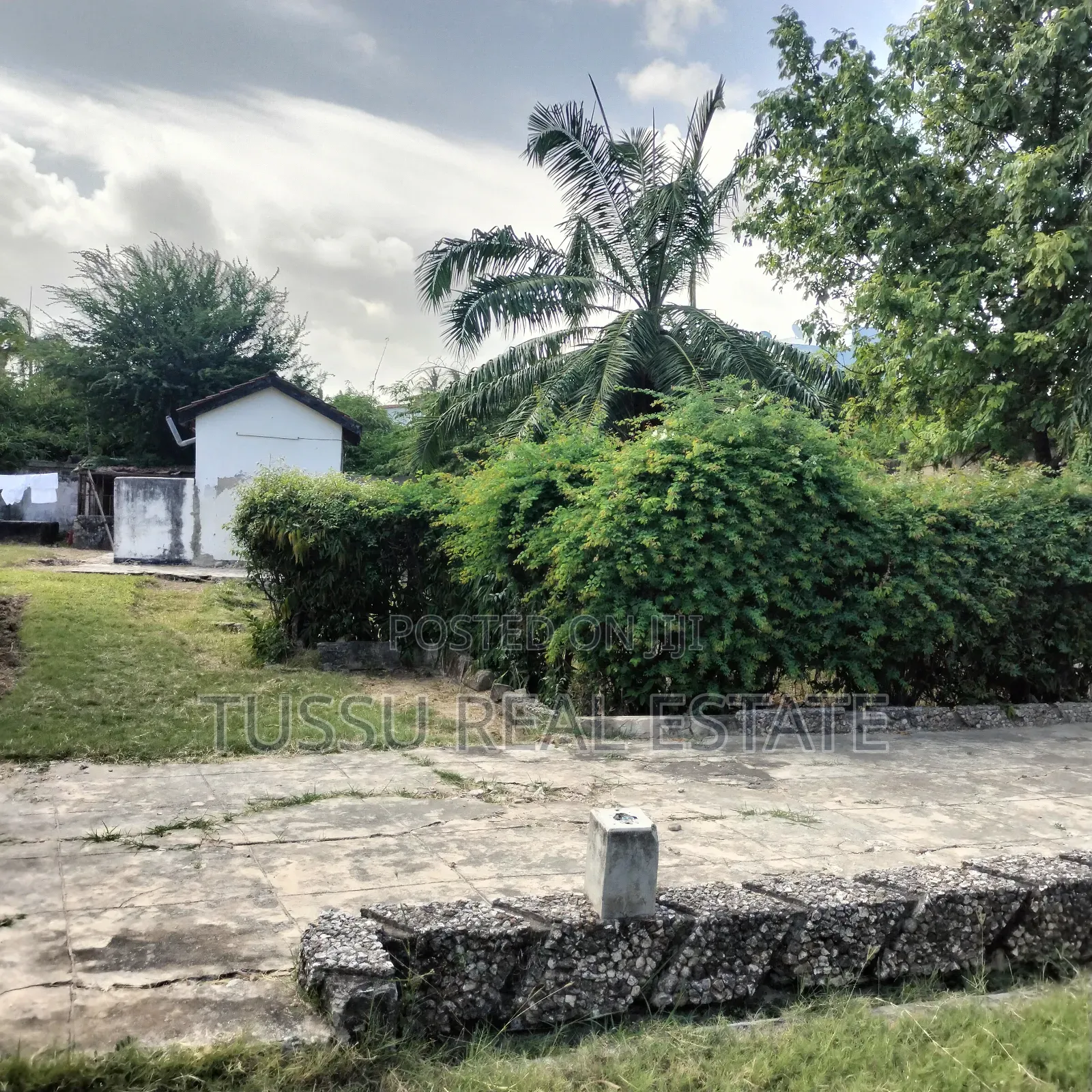 7bdrm House in Mbezibeach Kwa for sale