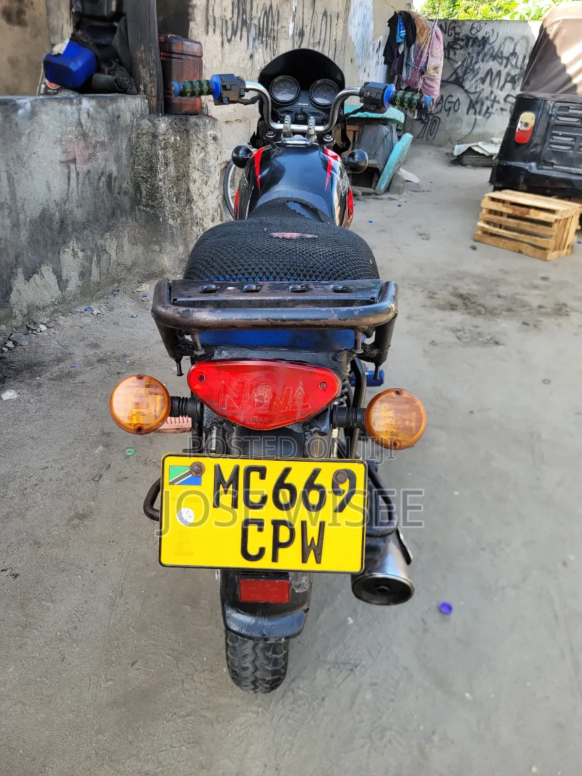 Bajaj Boxer X125 2026 Black
