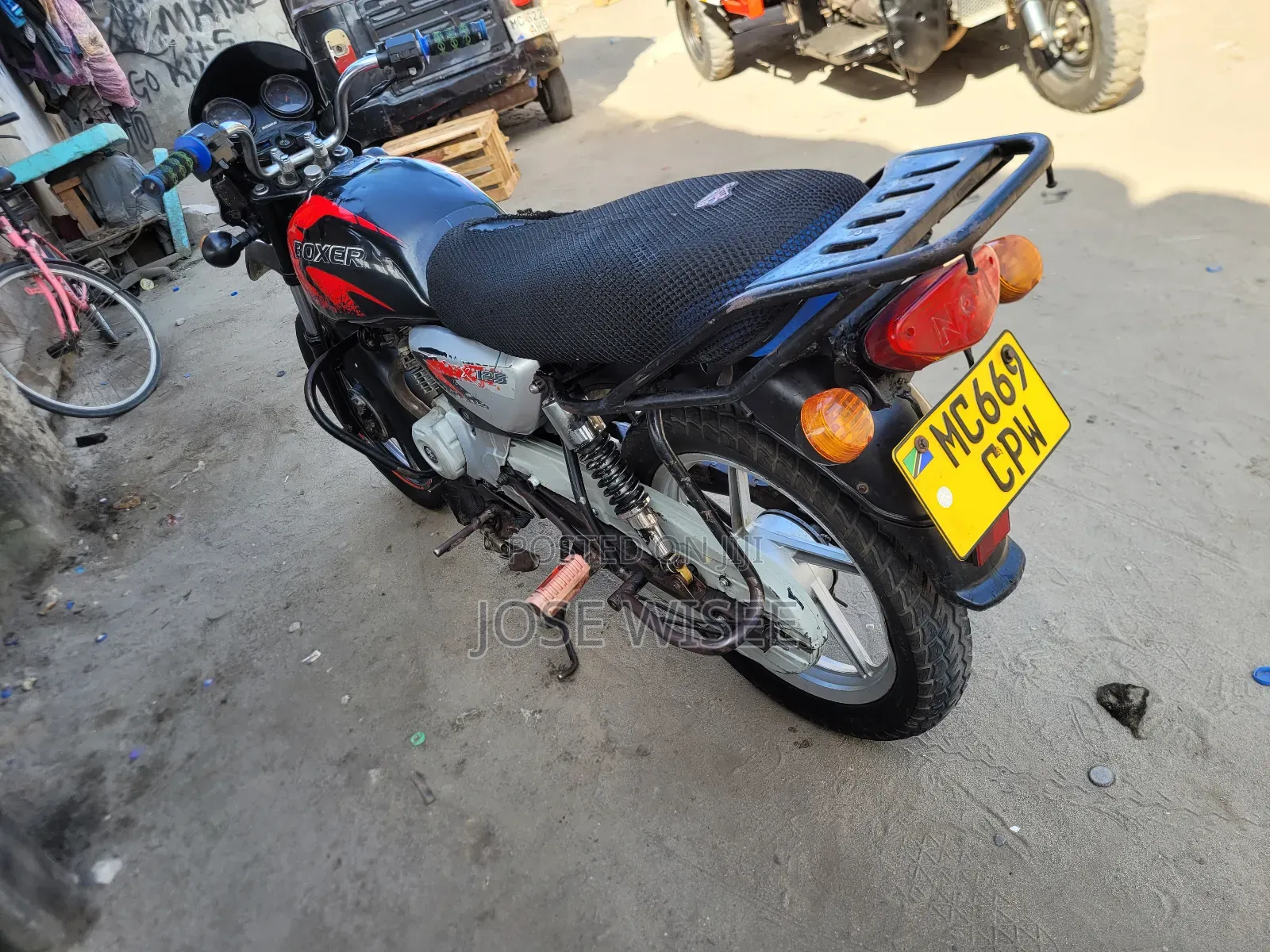 Bajaj Boxer X125 2026 Black